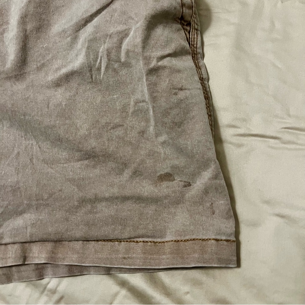 Old Navy Everyday Chino Shorts in Tan - Picture 3 of 6